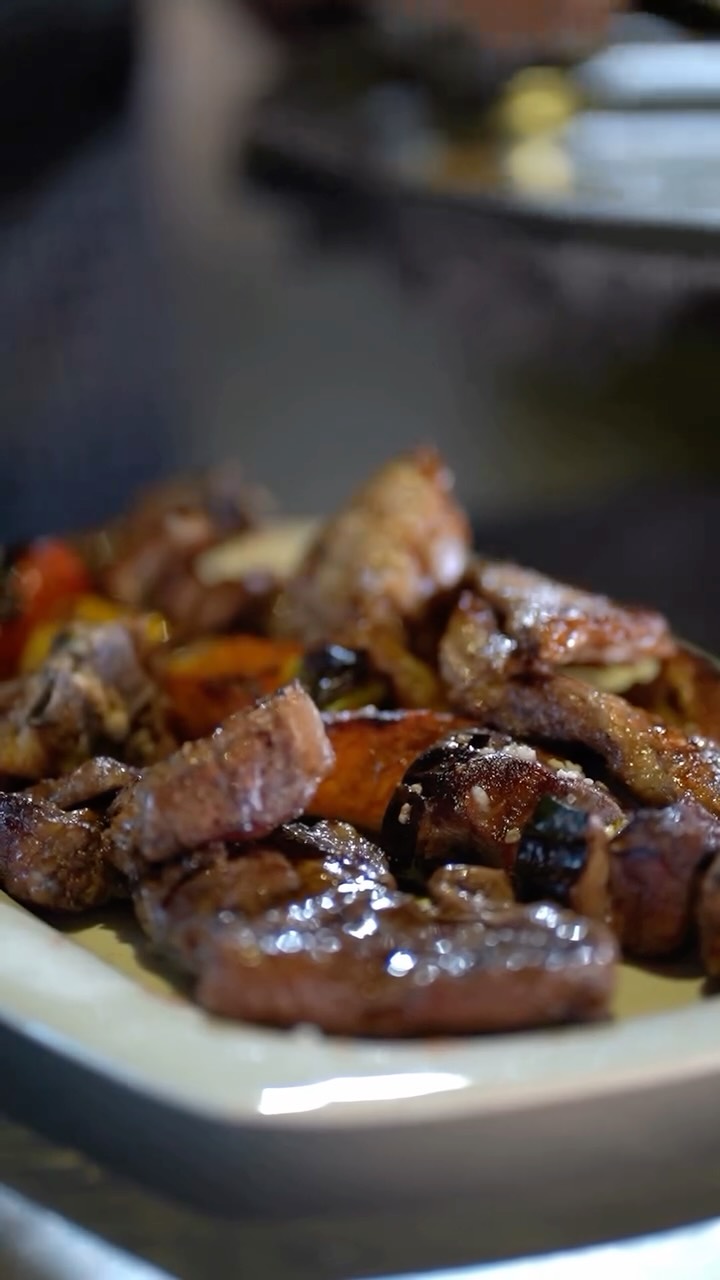 Naturaleza, cocina mediterránea, carnes al grill, pescado fresco y una terraza donde cada comida se convierte en un momento especial. 🥩🐟🍷

Un lugar para compartir, celebrar y desconectar alrededor de una buena mesa.

📍Bienvenidos a Binicanella.

··

Natur, mediterrane Küche, Fleisch vom Grill, frischer Fisch und eine Terrasse, auf der jede Mahlzeit zu einem besonderen Erlebnis wird. 🥩🐟🍷

Ein Ort, an dem man gemeinsam essen, feiern und bei gutem Essen abschalten kann.

📍Willkommen im Binicanella.