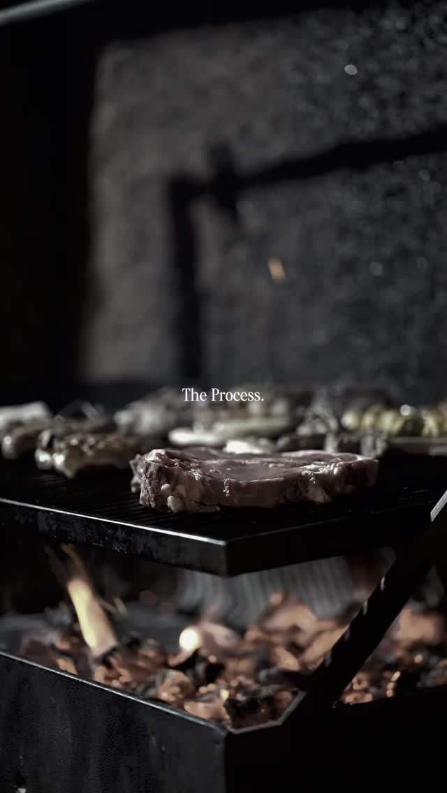 Si el cuerpo te pide brasa, escucha a tu instinto. 🔥

No hay nada como el aroma a leña y carne recién hecha en nuestra terraza. Junta a los tuyos y ven a saborear la pasión que le ponemos a cada plato.

🕒 De 12 de la mañana a 12 de la noche sin interrupción.

📞 RESERVAS: 971 56 72 70
📍 Carretera Son Servera - Capdepera Km.2