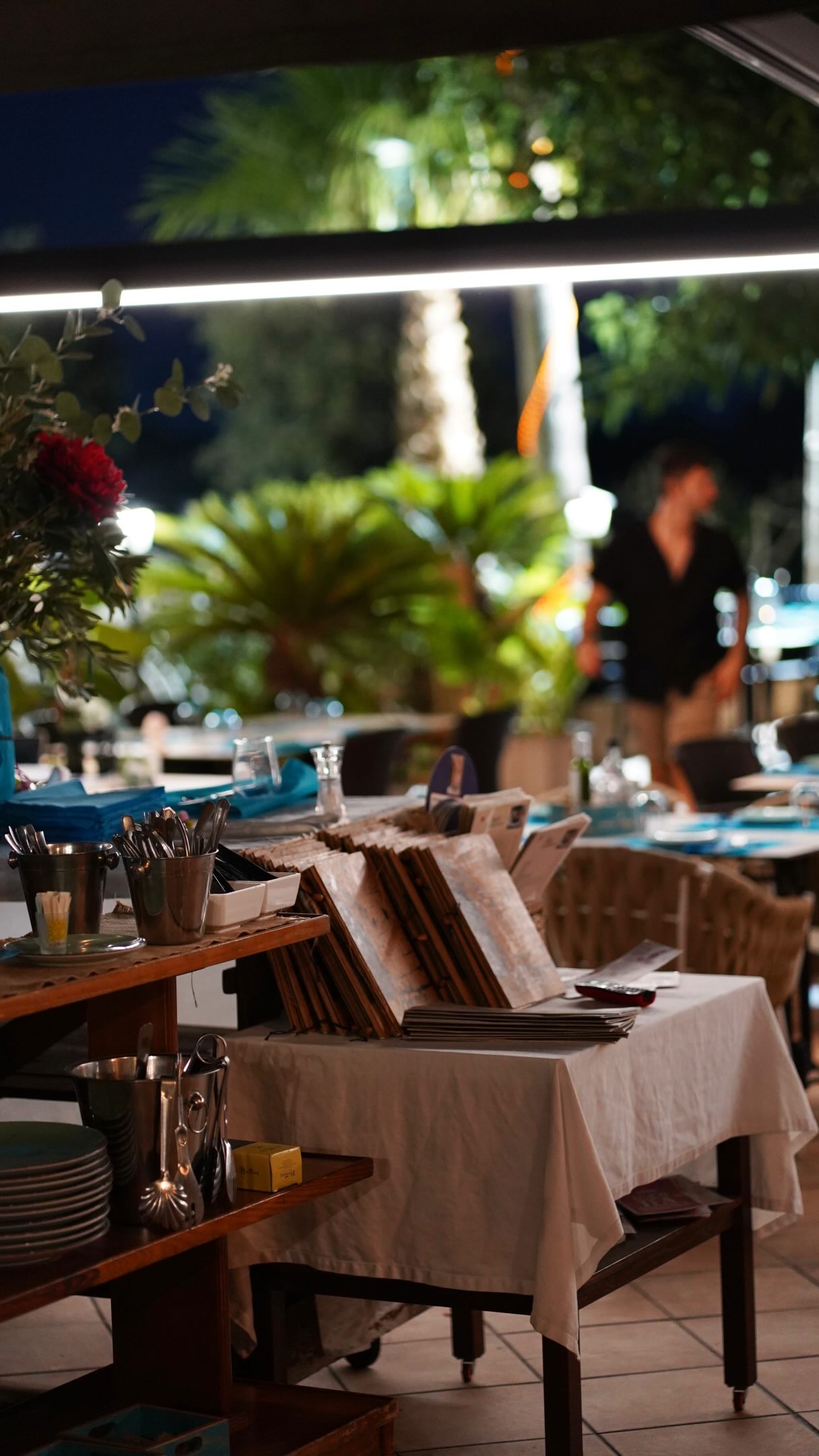 Si el cuerpo te pide brasa, escucha a tu instinto. 🔥

No hay nada como el aroma a leña y carne recién hecha en nuestra terraza. Junta a los tuyos y ven a saborear la pasión que le ponemos a cada plato.

🕒 De 12 de la mañana a 12 de la noche sin interrupción.

📞 RESERVAS: 971 56 72 70
📍 Carretera Son Servera - Capdepera Km.2