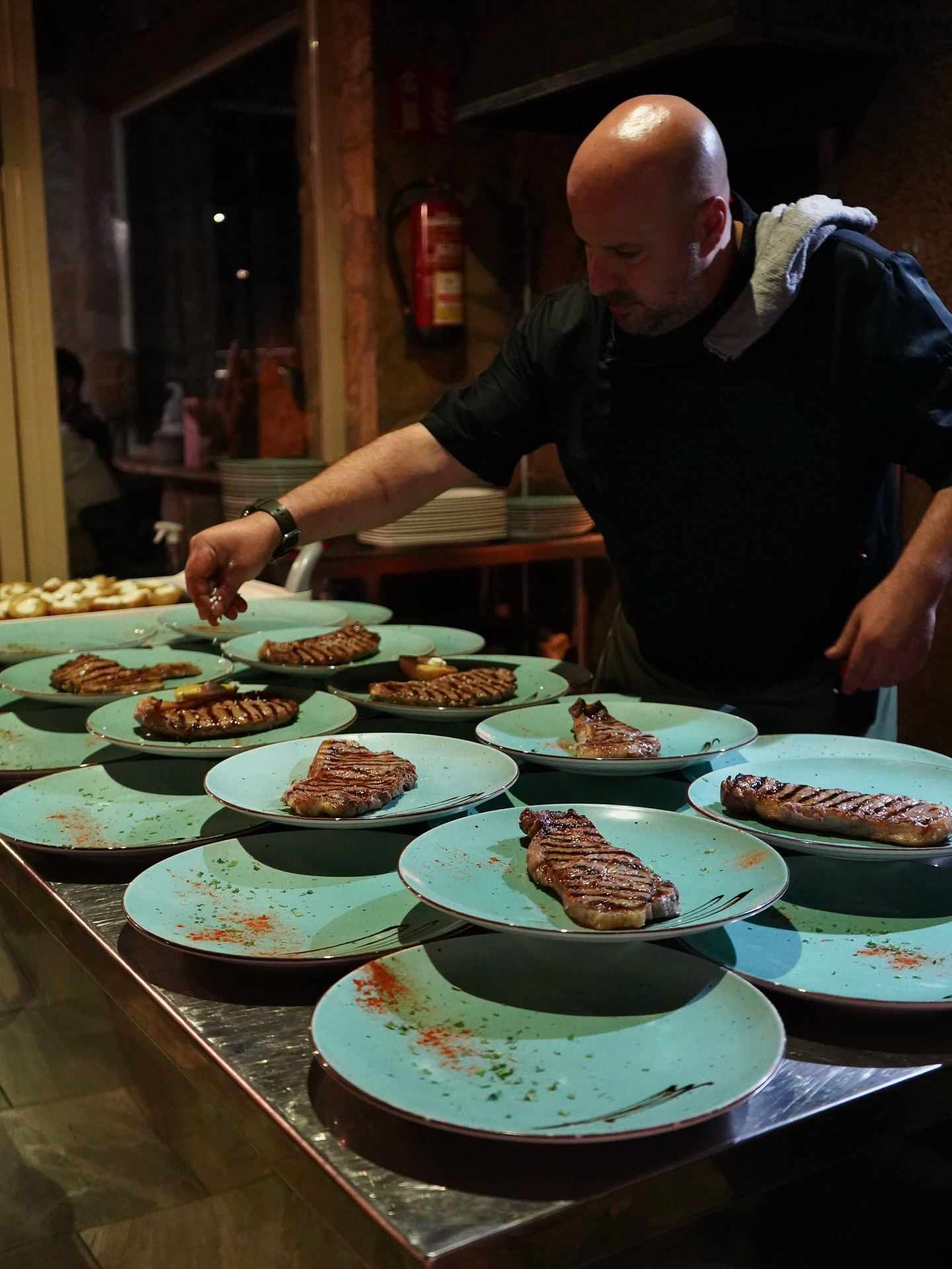 ¿Organizando la cena de empresa?

En Binicanella tenemos el espacio, el ambiente y los menús especiales que convertirán vuestra celebración en un plan inolvidable. 🥂🍽️🌿

Comida mediterránea, carnes al grill, opciones para todos los gustos y un entorno único para brindar por un año de éxitos.

-⁣⁣⁣⁣⁣
RESERVAS: ☎️ 971 56 72 70⁣⁣⁣⁣⁣⁣⁣⁣⁣⁣
📍Carretera Son Servera - Capdepera Km.2 ⁣

__

Organisieren Sie ein Firmenessen?

Bei Binicanella haben wir die Räumlichkeiten, das Ambiente und die speziellen Menüs, die Ihre Feier zu einem unvergesslichen Erlebnis machen. 🥂🍽️🌿

Mediterrane Küche, Fleisch vom Grill, Optionen für jeden Geschmack und eine einzigartige Umgebung, um auf ein erfolgreiches Jahr anzustoßen.

-
RESERVIERUNGEN: ☎️ 971 56 72 70
📍Straße Son Servera - Capdepera Km.2