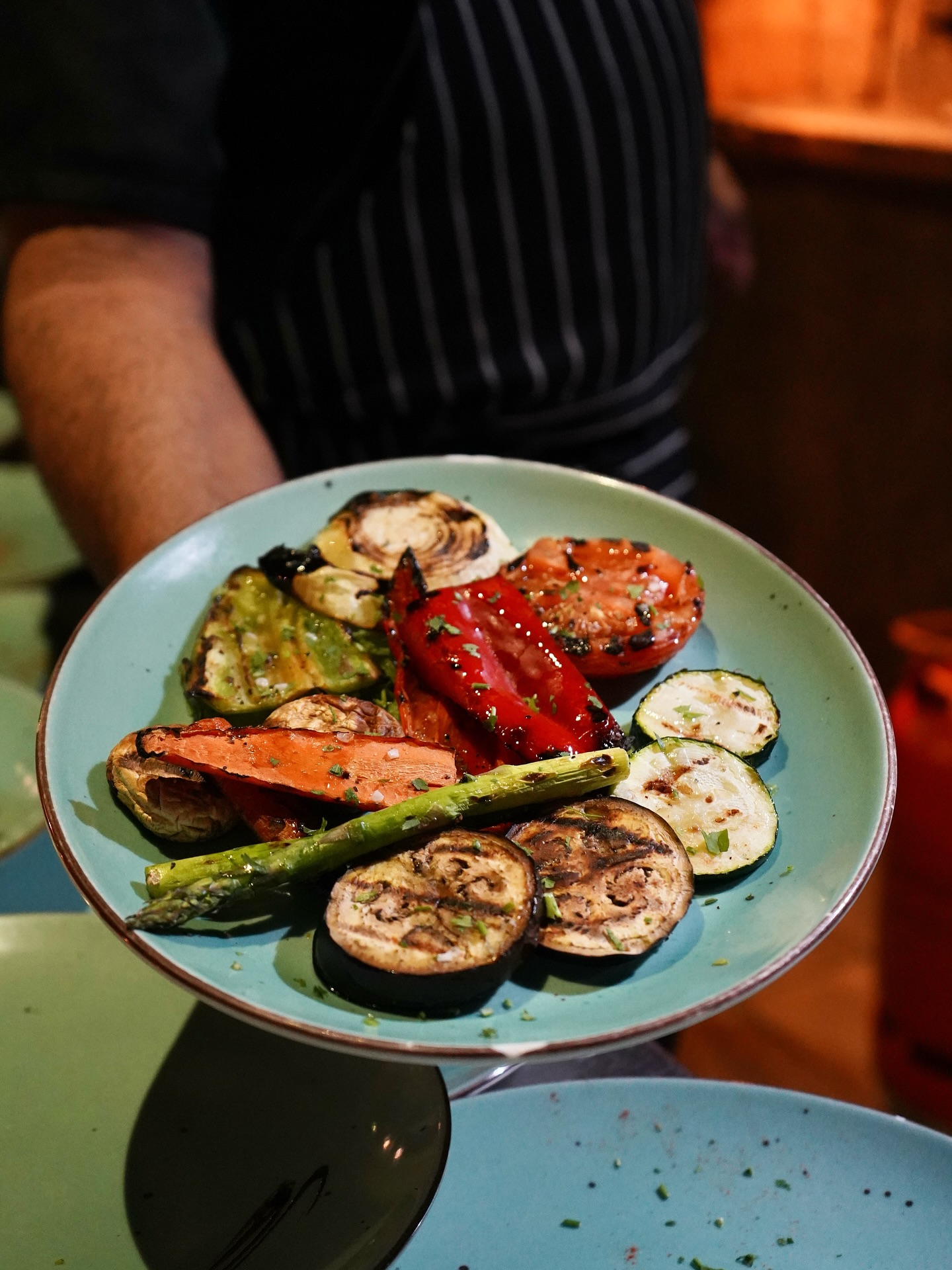 De nuestro huerto a tu mesa. 🍆🫑🧅🍅🌶️🥔

••

Von unserem Garten auf Ihren Tisch. 🍆🫑🧅🍅🌶️🥔