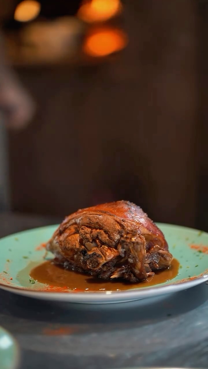 Aunque nuestra terraza es una delicia, sabemos que hay días en los que el termómetro sube más de la cuenta y lo único que apetece es comer con total comodidad. ¡Ningún problema!

En Restaurante Grill Binicanella contamos con un espacio interior precioso, amplio y con el aire acondicionado a la temperatura perfecta para que disfrutes de nuestras carnes al grill y platos al horno de leña sin pasar ni una pizca de calor. 🥩🍷

Tú eliges: ¿el fresquito de dentro o la brisa de fuera? Abrimos de 12:00h a 00:00h para que disfrutes a tu manera.

📞 RESERVAS: 971 56 72 70⁣⁣⁣⁣⁣⁣⁣⁣⁣⁣
📍 Carretera Son Servera - Capdepera Km.2