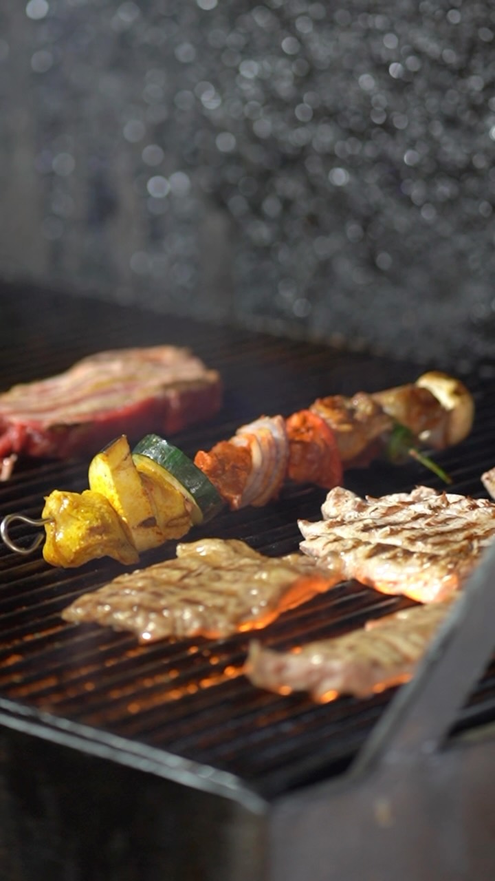 Deja que nuestros fogones te sorprendan con las mejores carnes en un ambiente acogedor y especial. 🔥🍴

¿Te unes a nosotros para una experiencia gastronómica memorable? 🤩¡Te esperamos de miércoles a lunes en nuestro horario ininterrumpido!

☎️ 971 56 72 70⁣⁣⁣⁣⁣⁣⁣⁣⁣⁣ 📍 Carretera Son Servera - Capdepera Km. 2