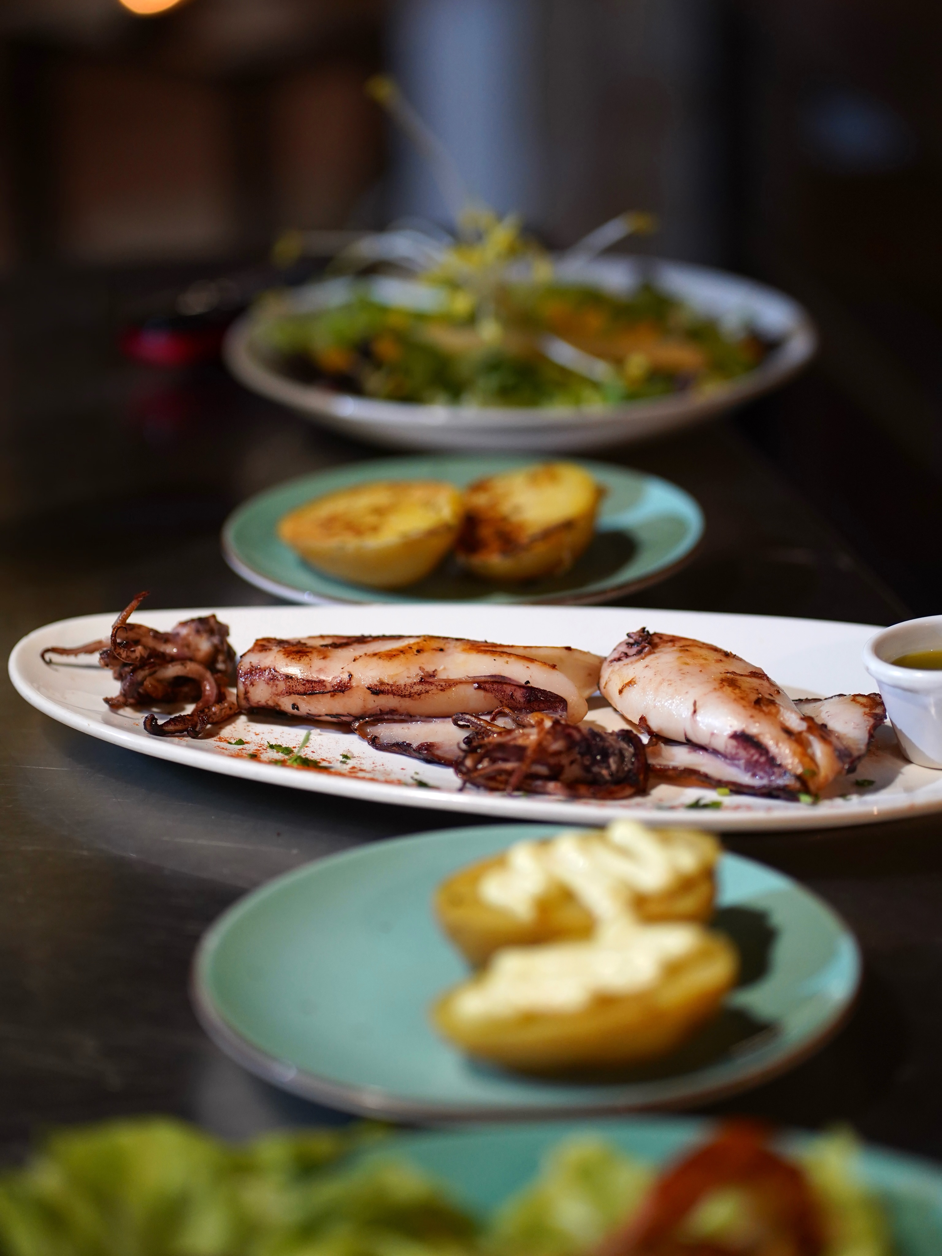 Porque los mejores banquetes mediterráneos también vienen del mar. 🌊✨

Pídelos para compartir, acompáñalos con un buen vino blanco muy frío y alarga la sobremesa a tu ritmo.

En Binicanella no hay prisas, solo buen comer.

📞 RESERVAS: 971 56 72 70