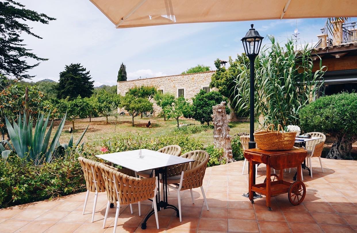 Parece que las temperaturas se moderan☀️ Sin duda es el mejor momento para disfrutar de nuestra terraza. ¡Te esperamos! ⁣
⁣
-⁣⁣⁣
☎️ 971 56 72 70⁣⁣⁣⁣⁣⁣
📍Carretera Son Servera - Capdepera Km.2⁣⁣
⁣
⁣
- · -⁣
⁣
⁣
Es scheint, dass sich die Temperaturen mäßigen☀️ Es ist definitiv die beste Zeit, um unsere Terrasse zu genießen, wir warten auf Sie! ⁣
⁣
-⁣⁣⁣
☎️ 971 56 72 70⁣⁣⁣⁣⁣⁣
📍Carretera Son Servera - Capdepera Km.2⁣