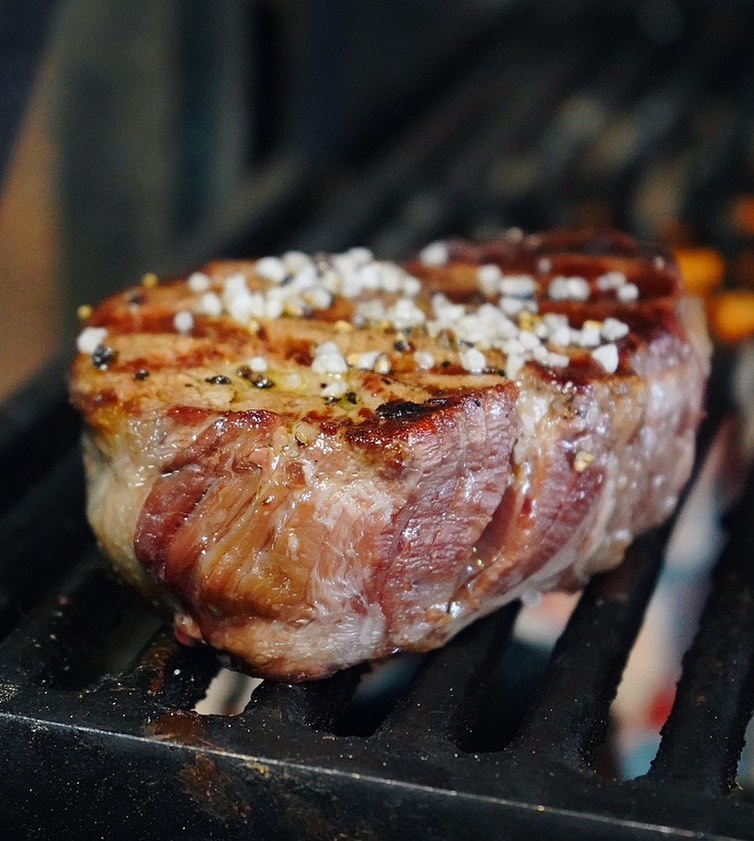 ¡Feliz #DíadelTrabajador! 👏🏻

¿Cómo vas a celebrarlo? Os esperamos a todos con el grill listo para que disfrutéis de la mejor carne de la isla en vuestro día de descanso. 🥩😋

-•-

Herzlichen Glückwunsch zum #Arbeitertag! 👏🏻

Wie wollt ihr feiern? Wir warten auf euch alle mit dem Grill, damit ihr an eurem freien Tag das beste Fleisch der Insel genießen könnt. 🥩😋